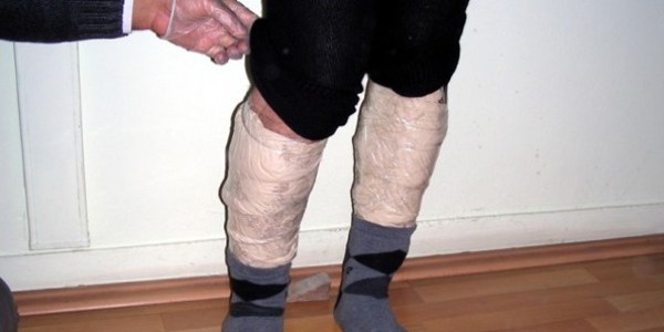 Bacaklar�na sard��� eroinle yakaland�