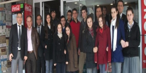 Kaynarca Lisesi ba�ar�ya doymuyor