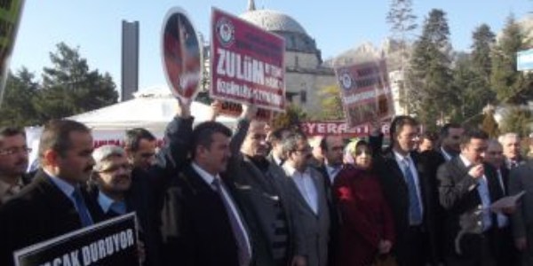'Kıyafet Özgürlüğüne 10 Milyon İmza' kampanyası