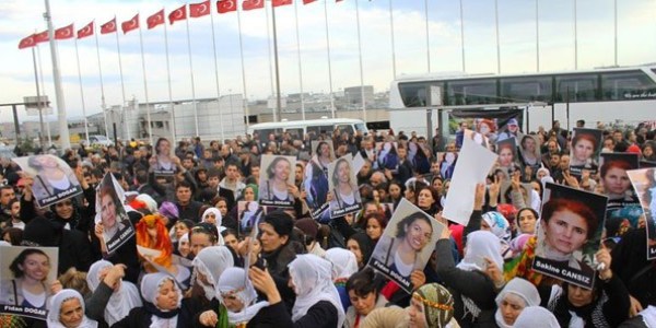3 PKK'lı kadının cenazesi Diyarbakır'da