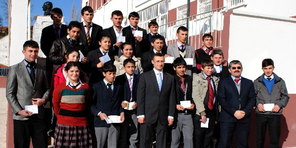 Öğrencilerden su sayacı timi