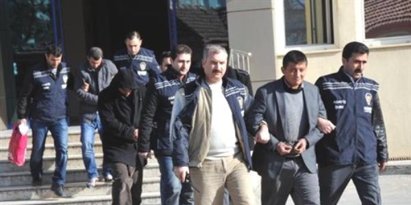 Fabrikadan 120 bin liralık çocuk bezi çaldılar