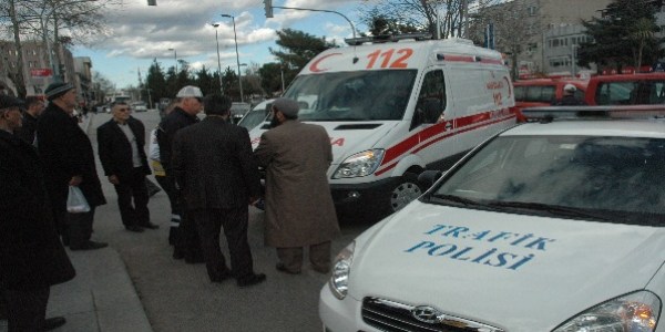 Hasta almaya giden ambulans kaza yapt