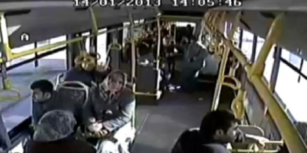 �stanbul'da otob�steki deh�et kamerada