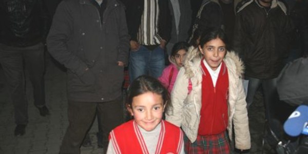 Öğrenci servisi takla attı: 16 yaralı