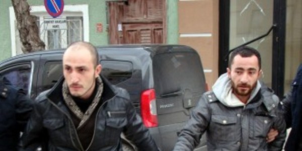 Ev kurşunladıkları iddia edilen 2 şüpheli yakalandı