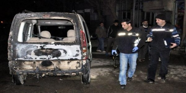 Şanlıurfa'da trafo patladı, araç yandı