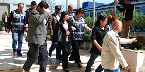 İzmir'de terör örgütü operasyonu: 17 gözaltı