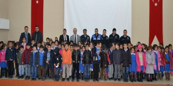 �ocuk g�z�nde polis
