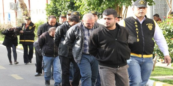 Süpürgeli hırsızlar 'asansör' operasyonu ile yakalandı