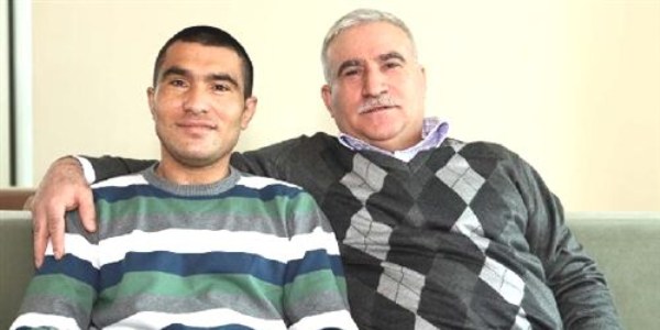 2 babanın bağışladığı böbrekler, taşları kırıldıktan sonra oğullarına nakledildi