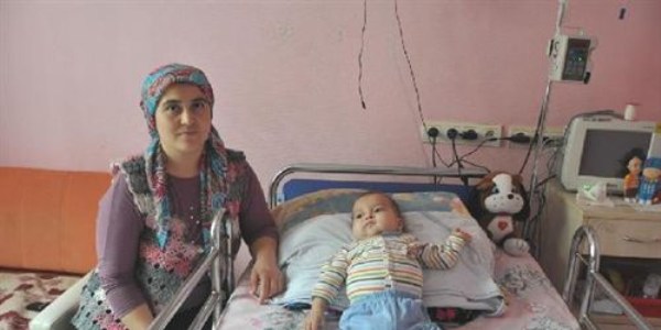 İki bebeğe can aşısı