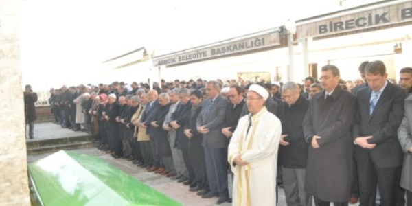 Kazada ölen öğretmen toprağa verildi