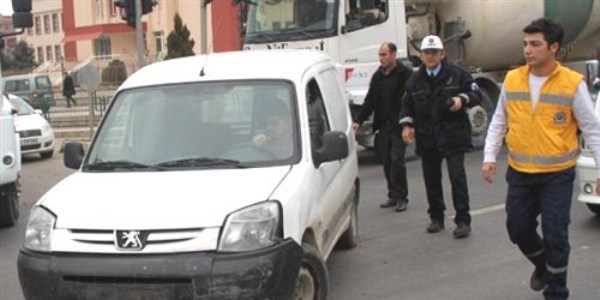 Hasta almaya giden ambulans kaza yapt�