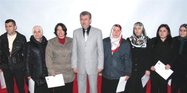 Yaşlı hasta bakıcı kursunu tamamlayanlara sertifikaları verildi