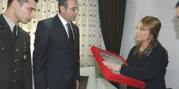 Şehit Astsubayın ailesine şehadet belgesi verildi