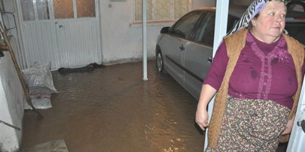 Soma'da yağmur hayatını olumsuz etkiledi