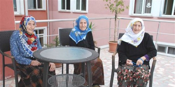Üçüz ninelerin evi yenileniyor