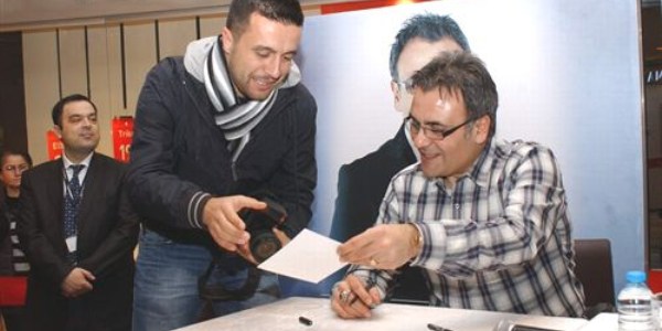 Mesut Yar Denizli'de kitabını imzaladı