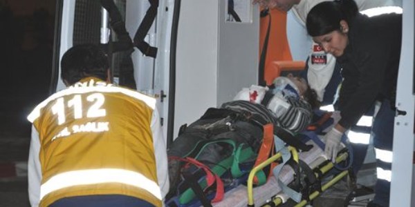 Ahmetli'de trafik kazası: 2 yaralı