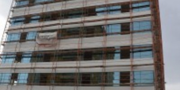 �n�aat�n 6. Kat�ndan d��en i��i hayat�n� kaybetti