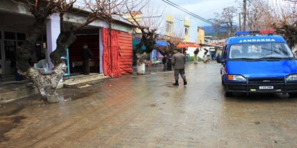 Bir gecede k�y� soydular