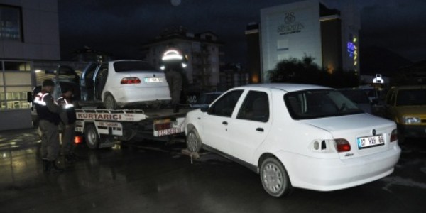 Oto kiralamacısının oyununu jandarma bozdu