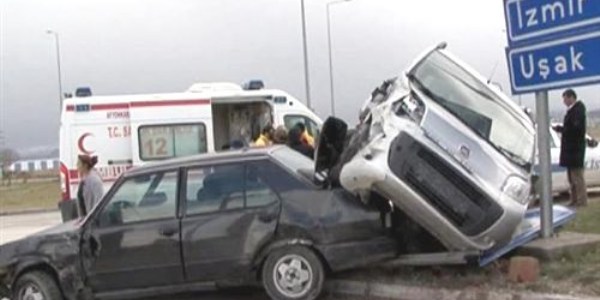 Afyonkarahisar'da kaza: 4 yaralı