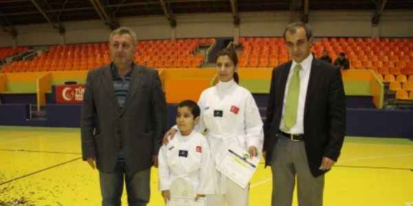Anne ve oğlu Taekwondo'da aynı kulvarda koşuyor