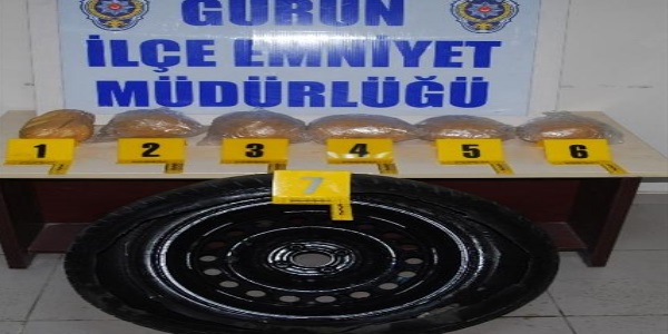 Yedek lastiğin içinden eroin çıktı