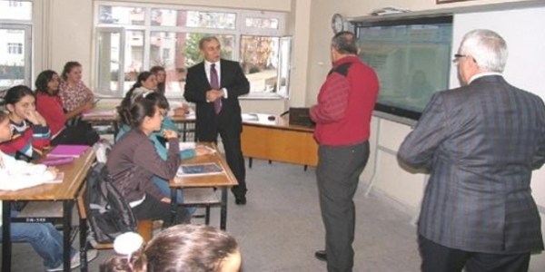 Sakarya Valisi Mustafa Byk okul ziyaretlerinde bulundu
