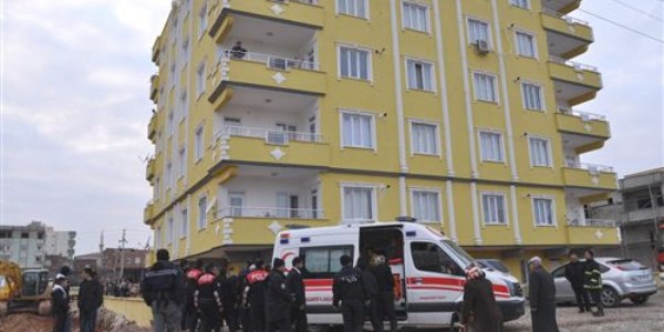 Asansör boşluğuna düşen genç hayatını kaybetti