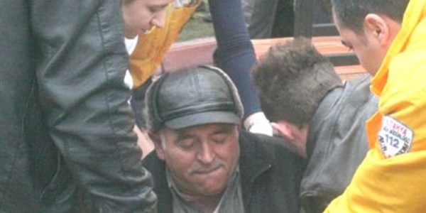 Kayınpederini ve kayınbiraderini bıçakla yaraladı