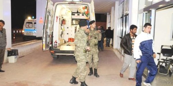 Ceylanpınar'da evinde otururken Suriye'den atılan mermi ile başından yaralandı