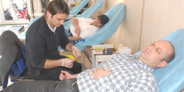 Eceabat'ta kan bağışı kampanyası
