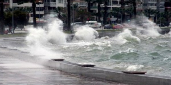 Marmaris'te f�rt�na ve �iddetli ya���