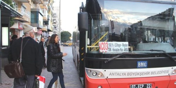 K�rm�z� otob�sler Aksu'da hizmet vermeye ba�lad�