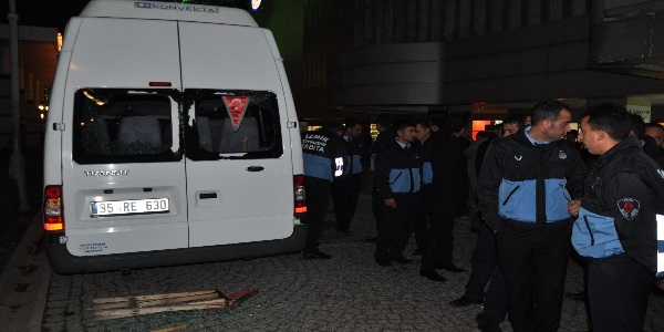 İzmir'de işportacılar zabıtaya saldırdı: 1 yaralı