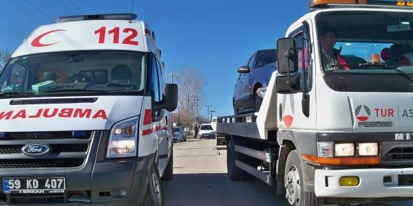 Hasta tayan ambulans kaza yapt
