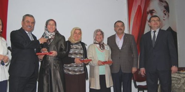 �aycuma'da kad�n �ift�iler yar��t�