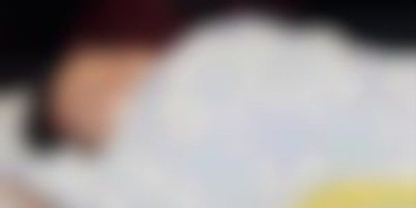 Bebeğini çöp kutusuna attı