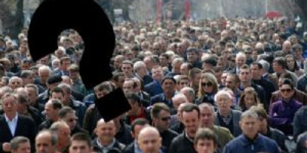 Tek odalı evde 12 kişi yaşıyor