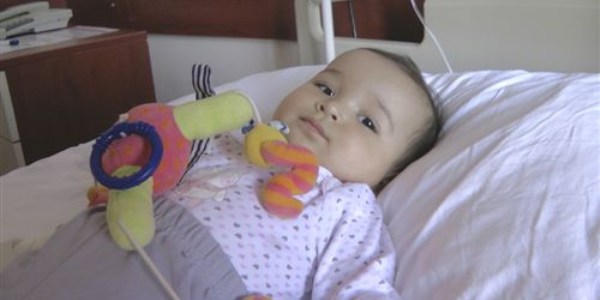 Bağırsağı düğümlenen 6 aylık bebek hayata tutundu