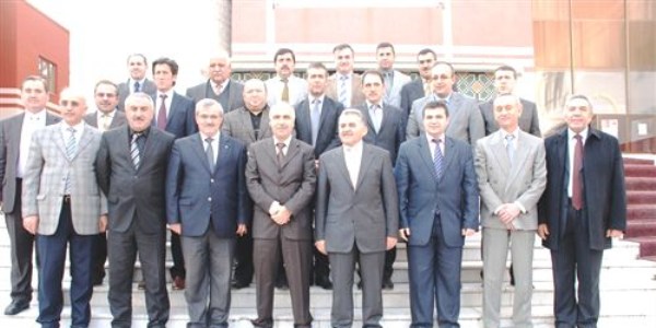 Recep Sar�ba� mesai arkada�lar� ile vedala�t�