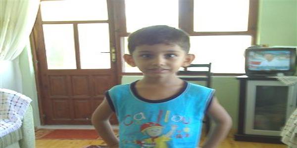 Beyin �l�m� ger�ekle�en k���k Mehmet'in ailesi bekleyi�ini s�rd�r�yor