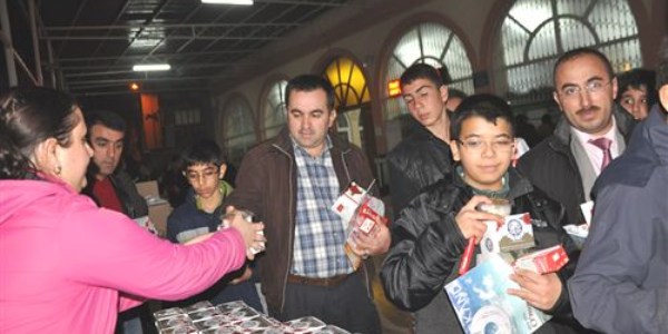 Nazilli Belediyesi'nden kandil simidi ve lokum hayr�