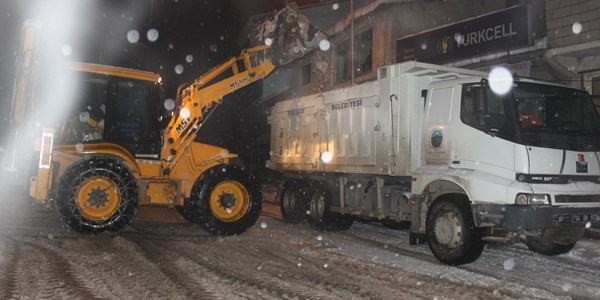 Ta�l��ay'da kar temizleme �al��malar�