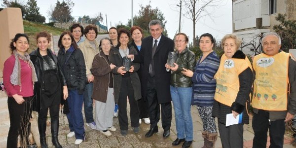 TEMA Vakf�, nar ve kivi fidan� da��tt�