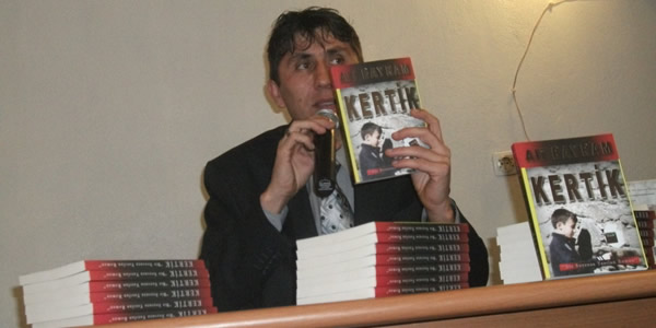 Polis memuru, 'kad�na �iddet' roman� yazd�