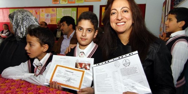 Bu il�ede veliler de karne ald�